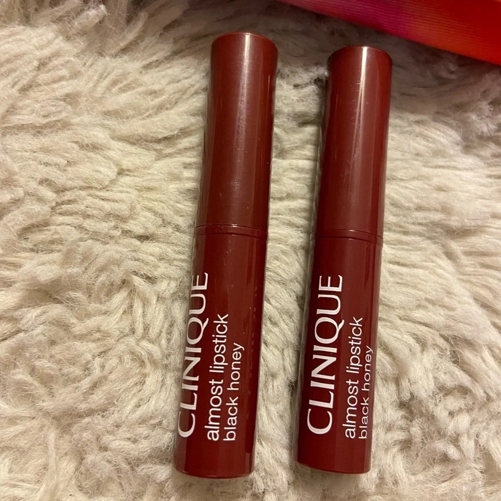 New bundle of 2- Clinique black honey almost lipstick 1.2g each - Picture 2 of 3